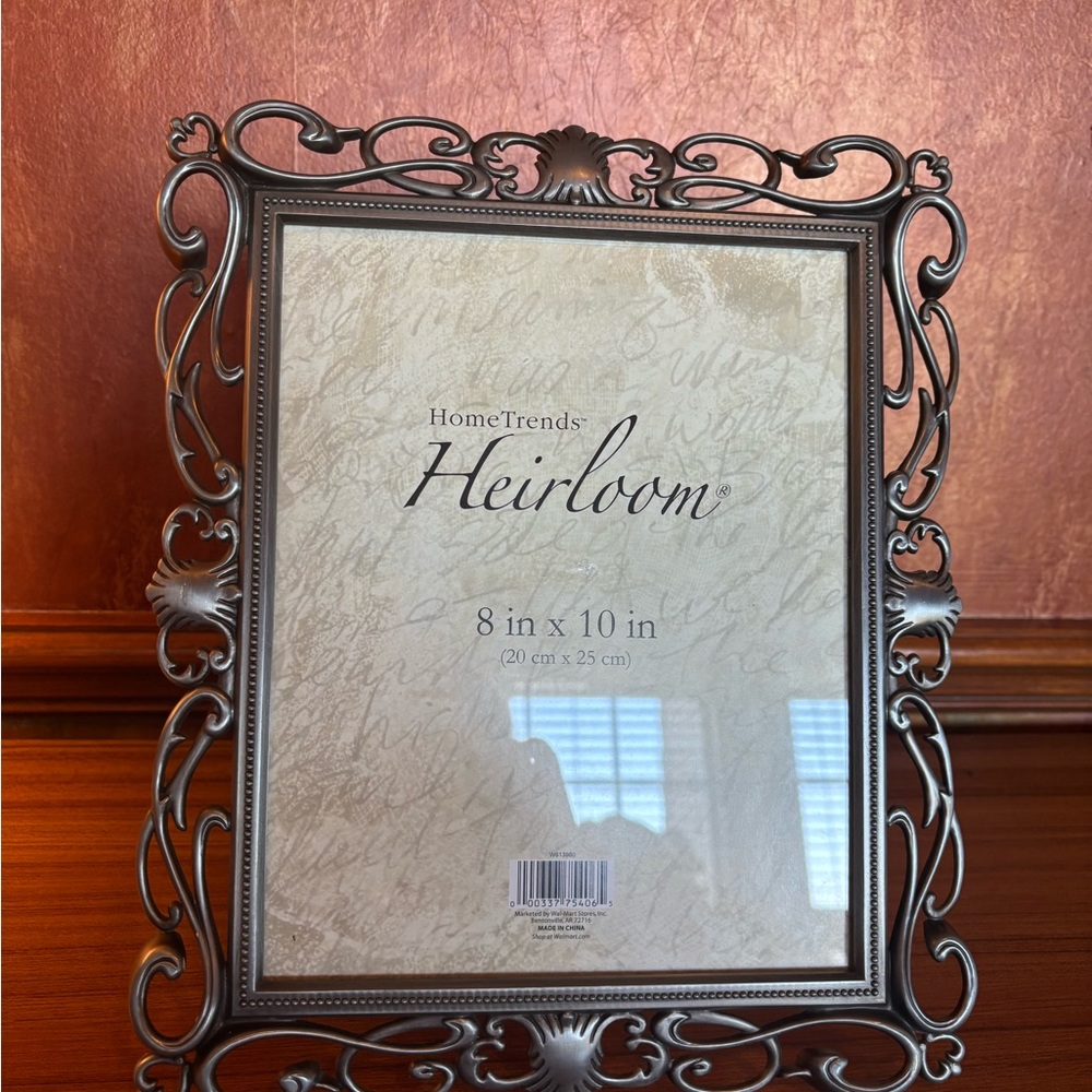 HomeTrends Heirloom Picture Frame – 8” x 10” – Ornate Scrollwork Vintage Style - Picture 6 of 7